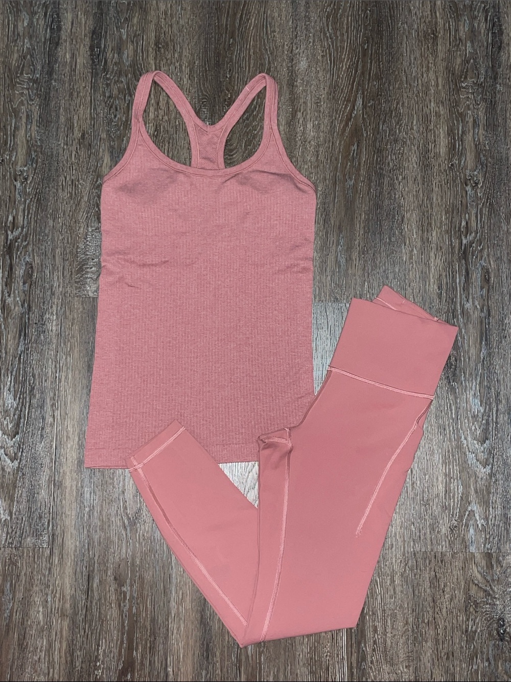Like New Lululemon Matching Barrier Rose Set. Size 6